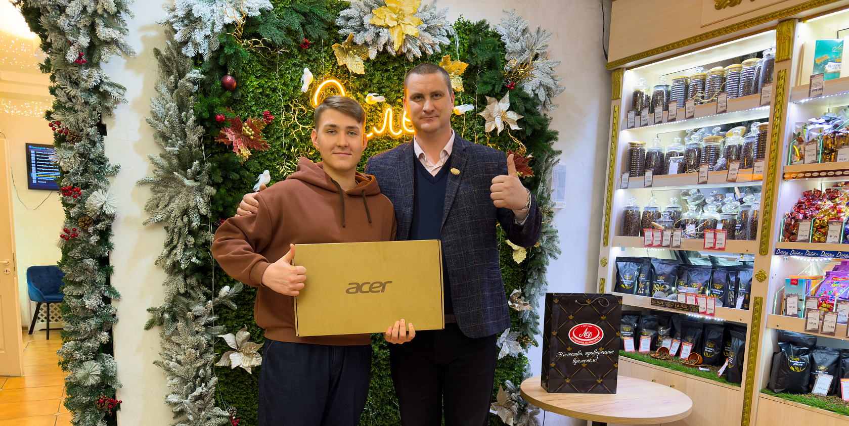 Торговая марка «Луганские деликатесы» с радостью поучаствовала в акции "Ёлка желаний" и подарила ноутбук Диме Клысенко! 